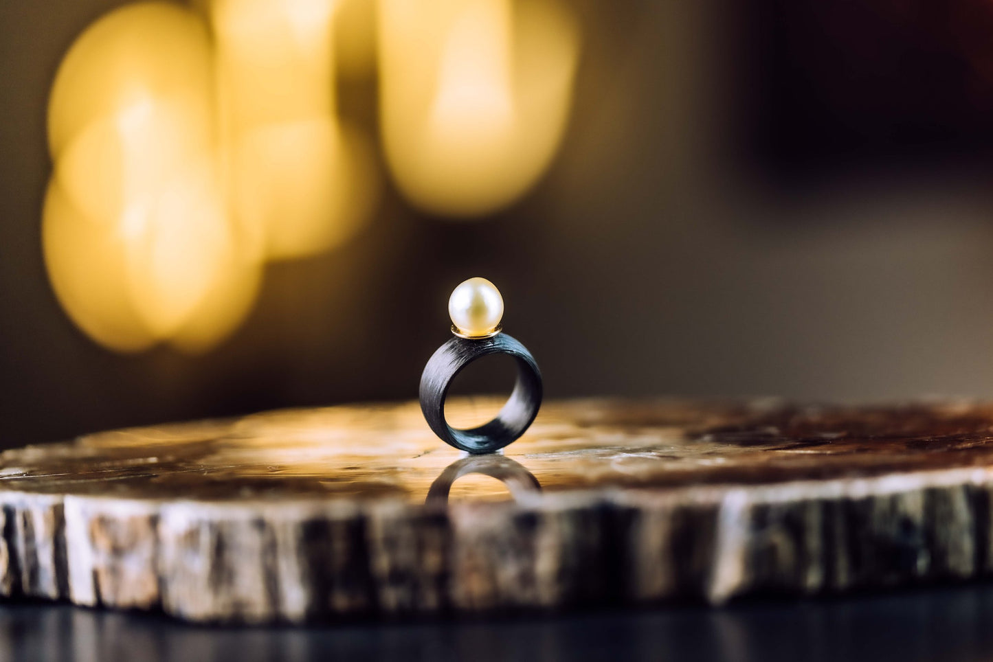 carbon, yellow gold, saltwater pearl