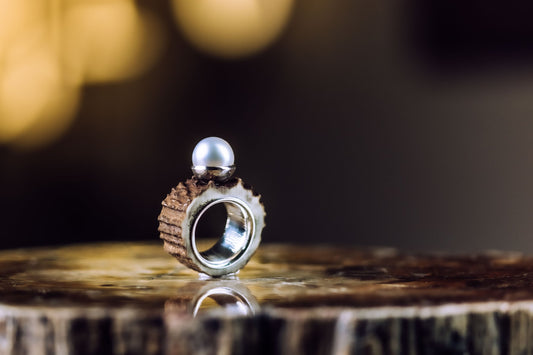 horn, silver, saltwater pearl