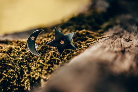 pin, silver, yellow sapphire