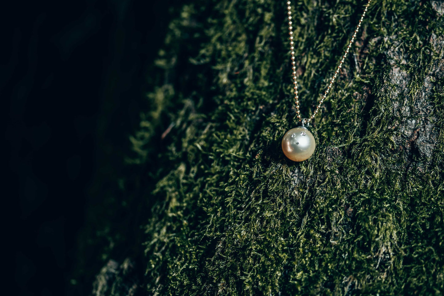 necklace, saltwater pearl (gold)l, yellow fancy colored diamonds, white gold