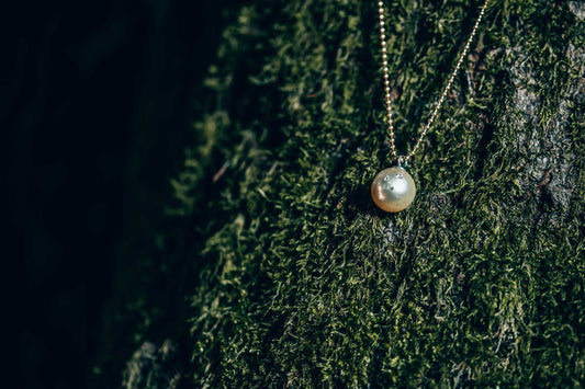 necklace, saltwater pearl (gold)l, yellow fancy colored diamonds, white gold