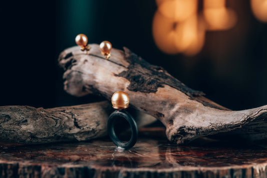 ring, carbon, yellow gold, saltwater pearl