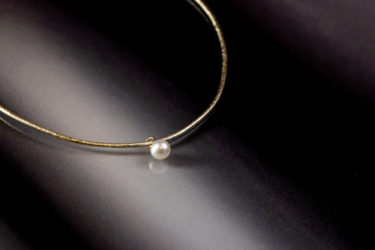 necklace, saltwater pearl, yellow gold, leather